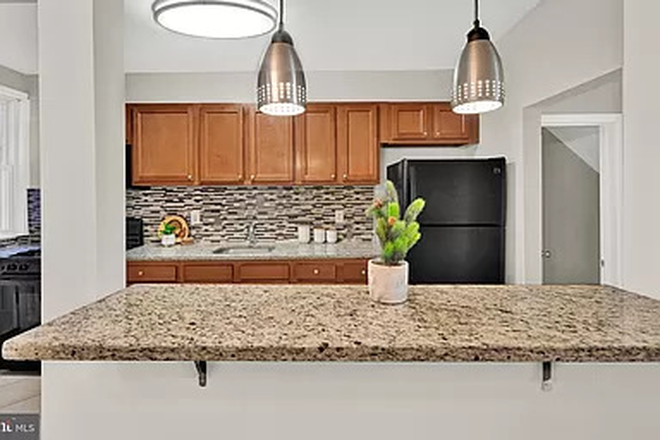 Kitchen - 3 bed/ 2 bath Student Housing on Chateau Ave 21212. Utilities & Wifi Included Townhome