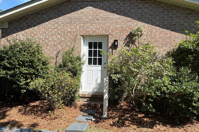 Outside door to the unit - A female traveling nurse's dream..... 😁 Apartments