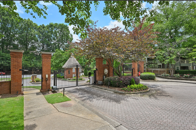 Community entrance - Spacious 2/2 Intown with parking in a gated community - close to everything in Atlanta Condo