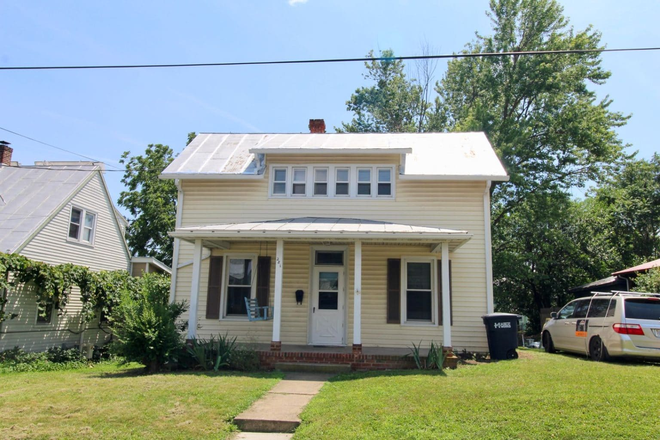 Front - Now Pre-Leasing for the upcoming School Year! House