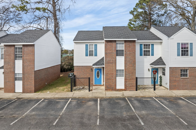 outside of it (click the link to see the full aparment) - Townhome near Campus