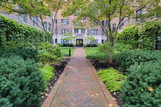 Front Courtyard - Harvard Square right next to the Charles River! Condo