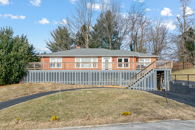 Street View - 1407 Crestview