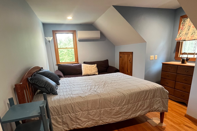 Freshly painted, cozy, clean bedroom, nice and bright - Furnished Bedroom In Beautiful Peaceful Location In Private Home 5 miles From UMass