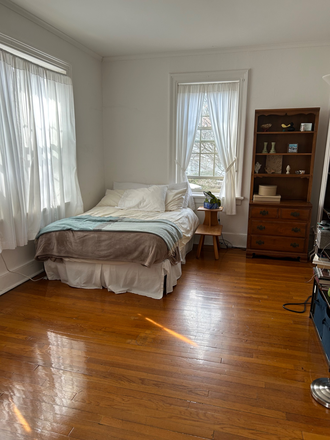 one of the bedrooms (furnished or unfurnished) - Seeking co-tenant for an apartment share--great location in South Orange