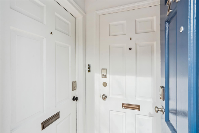 Entry - 1BD/1BA in Historic John Casey House