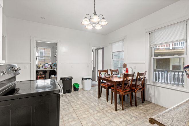 Kitchen - Spacious 4 bed 1 Bath located centrally in the heart of Mission Hill Condo