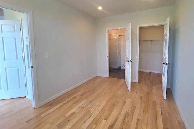 bedroom - Bright room, private bath in shared apt. in New Brunswick