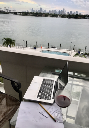 Balcony - Direct Bay View Apartment Miami Beach