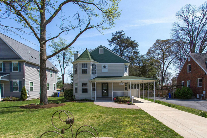 Front - Beautiful Cathedral style home w/ solar panels- no electric bill