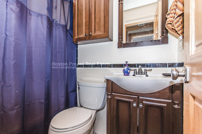 a - 3 BED WITH living room, NO BROKER FEE Apartments