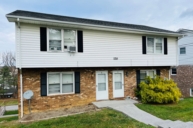  - 2 Bedroom, 1.5 Bath Apartments