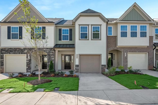 Front - Townhouse Close to Campus