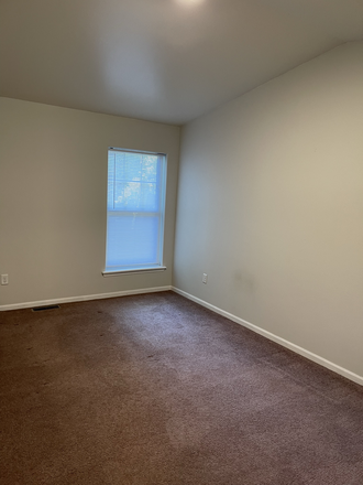 BR - 25/26 - Updated Townhomes Super-Close to Campus!