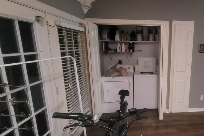 Washer/dryer unit - Townhouse near campus