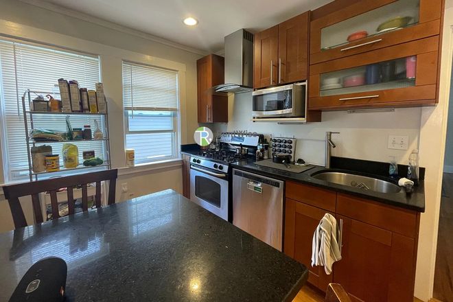1 - JUNE 2027 - Amazing TUFTS 4 bed, Student ok! NO BROKER FEE Duplex