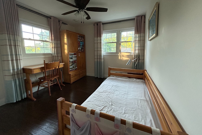 Bedroom - Furnished room with private bath for female-Scott Lane-Princeton House