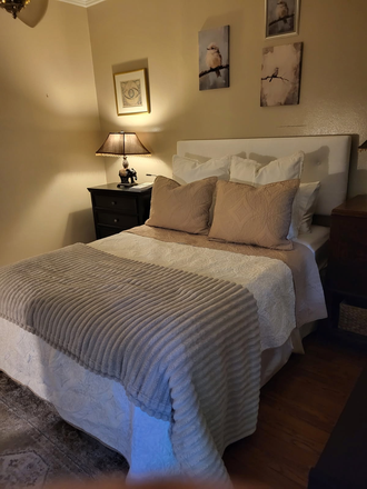 Photo - Lovely furnished room in house on Sunset and Greenbriar