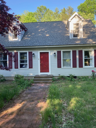 Single Family House - 8 Charles Lane- 4 BR House (next to UMASS campus)