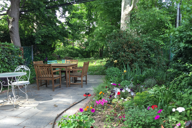 back yard, garden and sitting areas - Spacious Private Room & Bath in Victorian House/Penn Affiliated/All Utilities Inc./3rdFl.