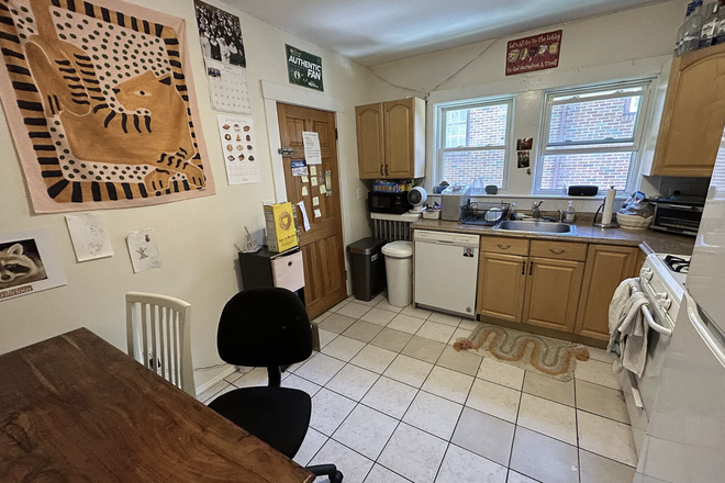 Call NOW for showings! 617-236-8600 - KIRKWOOD RD - *9/1/2026* HUGE 2ND FLR 5BR NEAR BC W/ 2 BATH, LNDRY IN UNIT, PRKNG AVAIL, DECK, YARD! Apartments