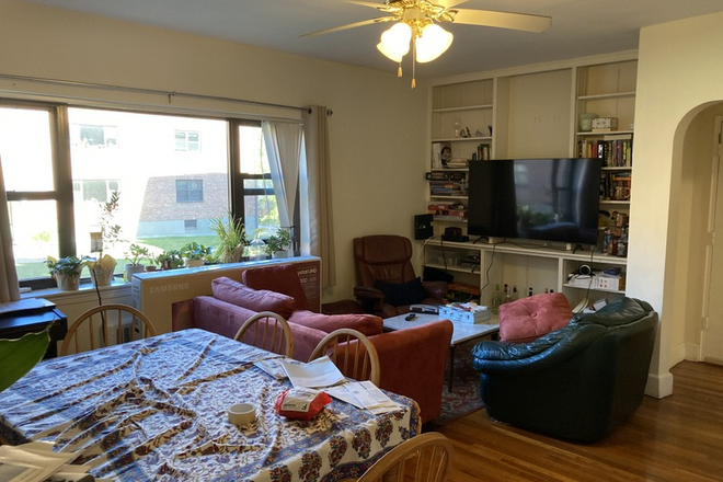. - 3 Bed 1 BA on Longwood- easy commute! Avail 9/1 Apartments