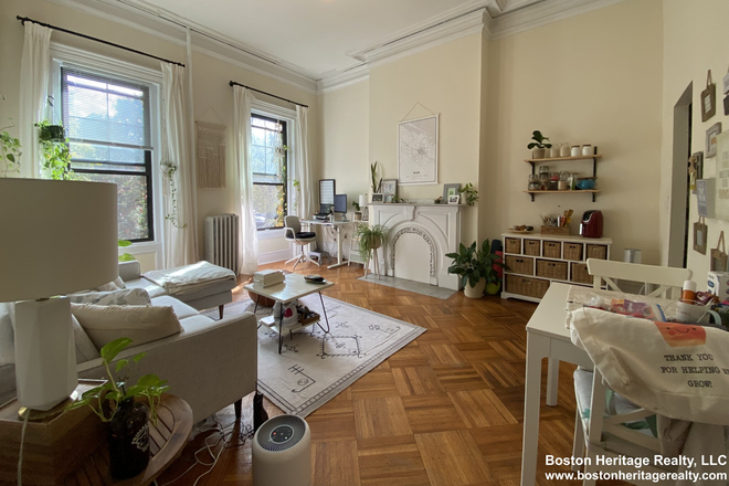 1 - NO BROKER FEE !!!! SUNNY 1 bed on Tremont St with heat/hot water included Apartments