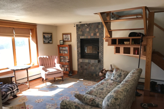 Living Room - Cool secluded estate, acreage/ponds, private bath, laundry, close to everything House
