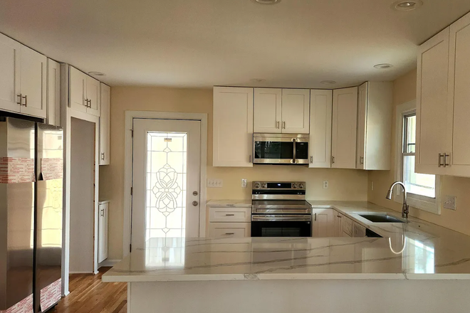 kitchen - Single family house for rent