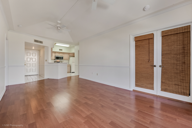 living room - University Inn Condo 2Bed/2Bath PENTHOUSE unit directly across from UM!