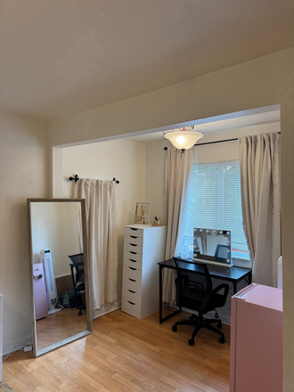 Bedroom (desk area) - Spring 2026 Sublease – 25% Off! Room on The Hill, 2 min walk to campus, Parking Included House