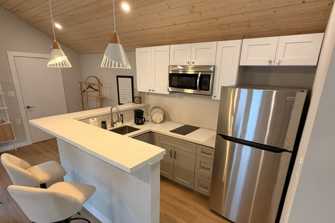 Fully equipped kitchen - Newly Remodeled, Fully Furnished Garage Apartment – prime east end location