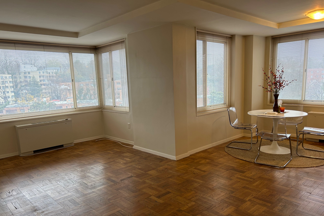 Living room & Dining room - Perfect for Medical Student/Resident. Close to Medical school.