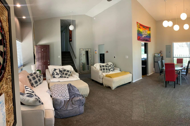 Living room - The Valencia House | Spacious Fully Furnished Home | 10 minutes to UCCS