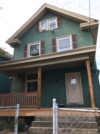 Exterior - 2317 Stratford Ave House