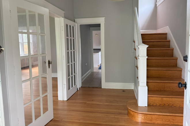 Foyer - Recently updated/renovated house, close to campus, 2 blocks from CP Metro/MARC station