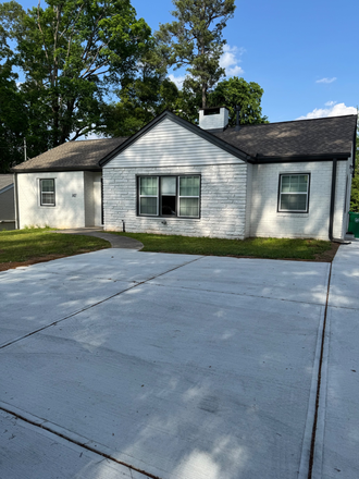 Front of House - Room for Rent Near Emory - Clairmont Ave