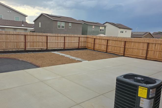 Backyard - Brand New House 2025. Clean Furnished Room for Students Near UC Merced. 750 (utilities included)