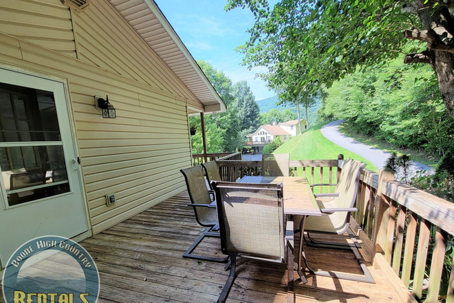 Photo - Gorgeous 3bd/2.5ba House With Included Downstairs Apartment