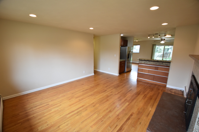 1026 - 1026 Sycamore (3BR/ 3BA) Duplex