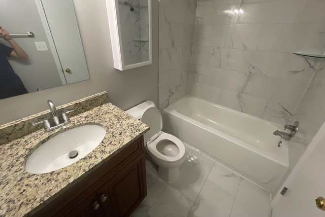 Bathroom (2nd Floor) - 3 Story Condo close to campus