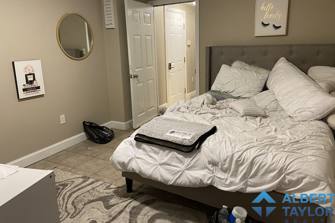 Bedroom #5 - Very Cute 1st Floor 5 bed 2 bath duplex!