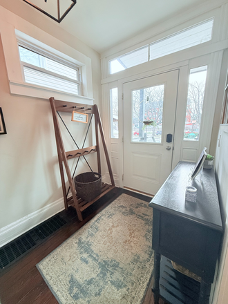 Entry Way - Fully Furnished Charming 3-Bedroom House with Classic Character – Cincinnati, OH