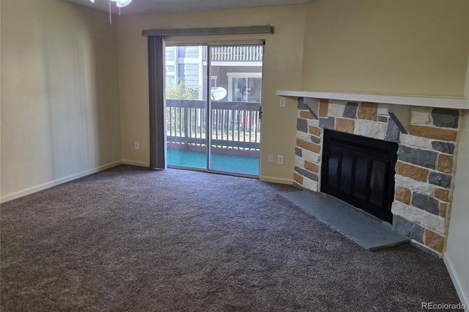 Living room - Move-In Ready ! Pet Friendly, 2bed/2bath Condo near DTC and Light Rail