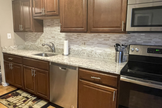 Kitchen - Furnished 3 Master Suite Minutes to Graduate Campus Townhome