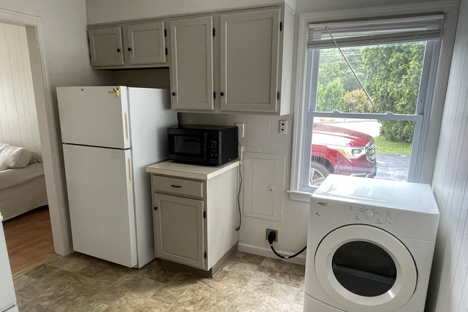 Kitchen with Dryer - 4 Bedrooms - Close to UCONN Bus Line House