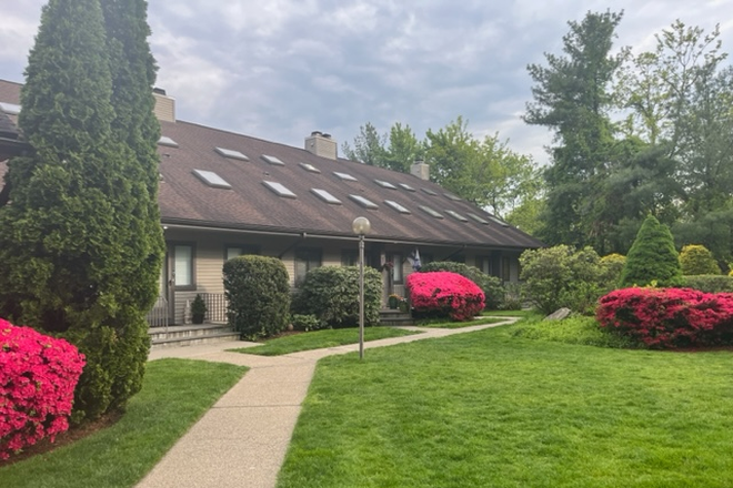 path towards the unit - Chesterfield condominium complex