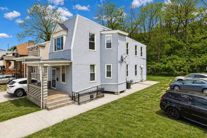 Ext 2 - House for the Whole Crew – 5-Bedroom Home Near UC