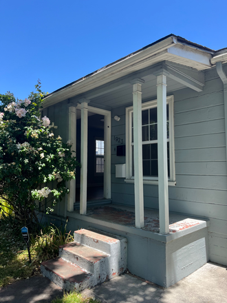 Outside street view - 1923 8th St House