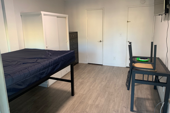 bedroom - Capri Apartment Room with bathroom, 2 min from Campus, Lease ends in JUNE